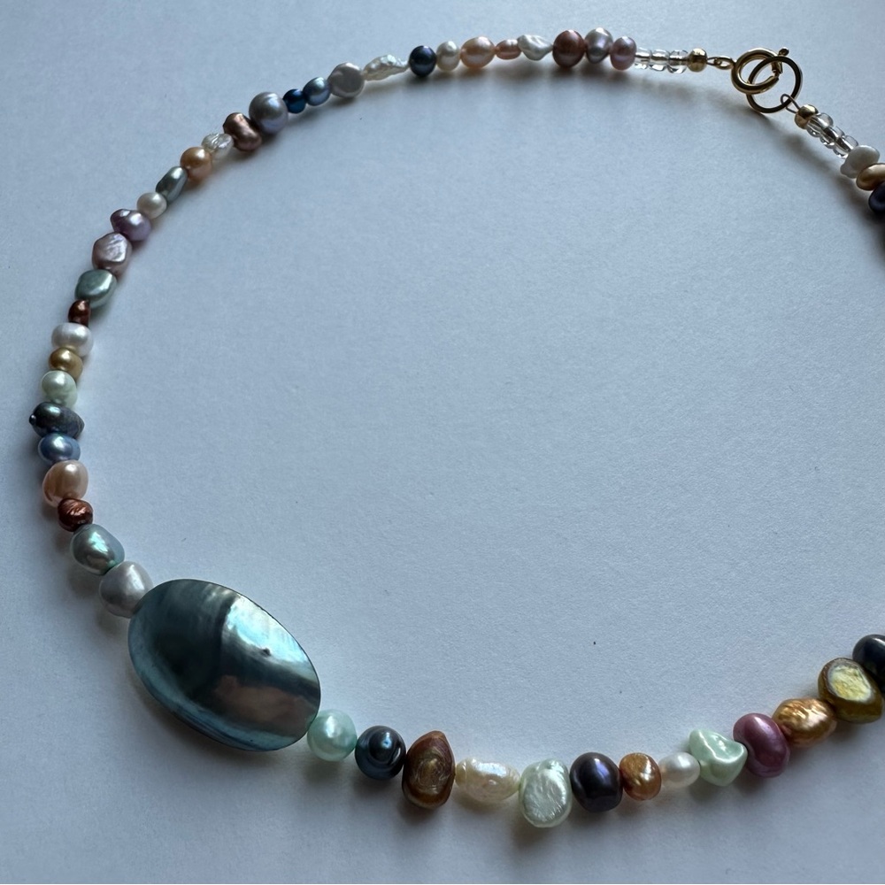 And made freshwater pearl necklace